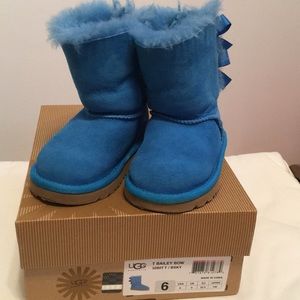 Uggs- Bailey Bow